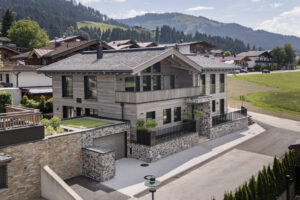 Terrassenseite der Maukspitz Lodge